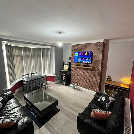 Giga Residential 4 Bedrooms, 8 Guests , Near City Centre, Arcade Machine, Sky Tv, Netflix, Free Wifi, Free Parking Newcastle upon Tyne Exterior photo