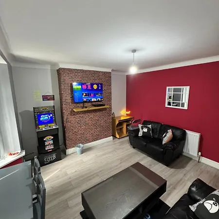 Giga Residential 4 Bedrooms, 8 Guests , Near City Centre, Arcade Machine, Sky Tv, Netflix, Free Wifi, Free Parking Newcastle upon Tyne Exterior photo